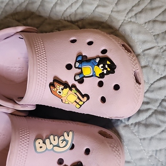 CROCS Size 8 Toddler With Bluey Jibbits Lavendar Light Purple - Picture 2 of 16